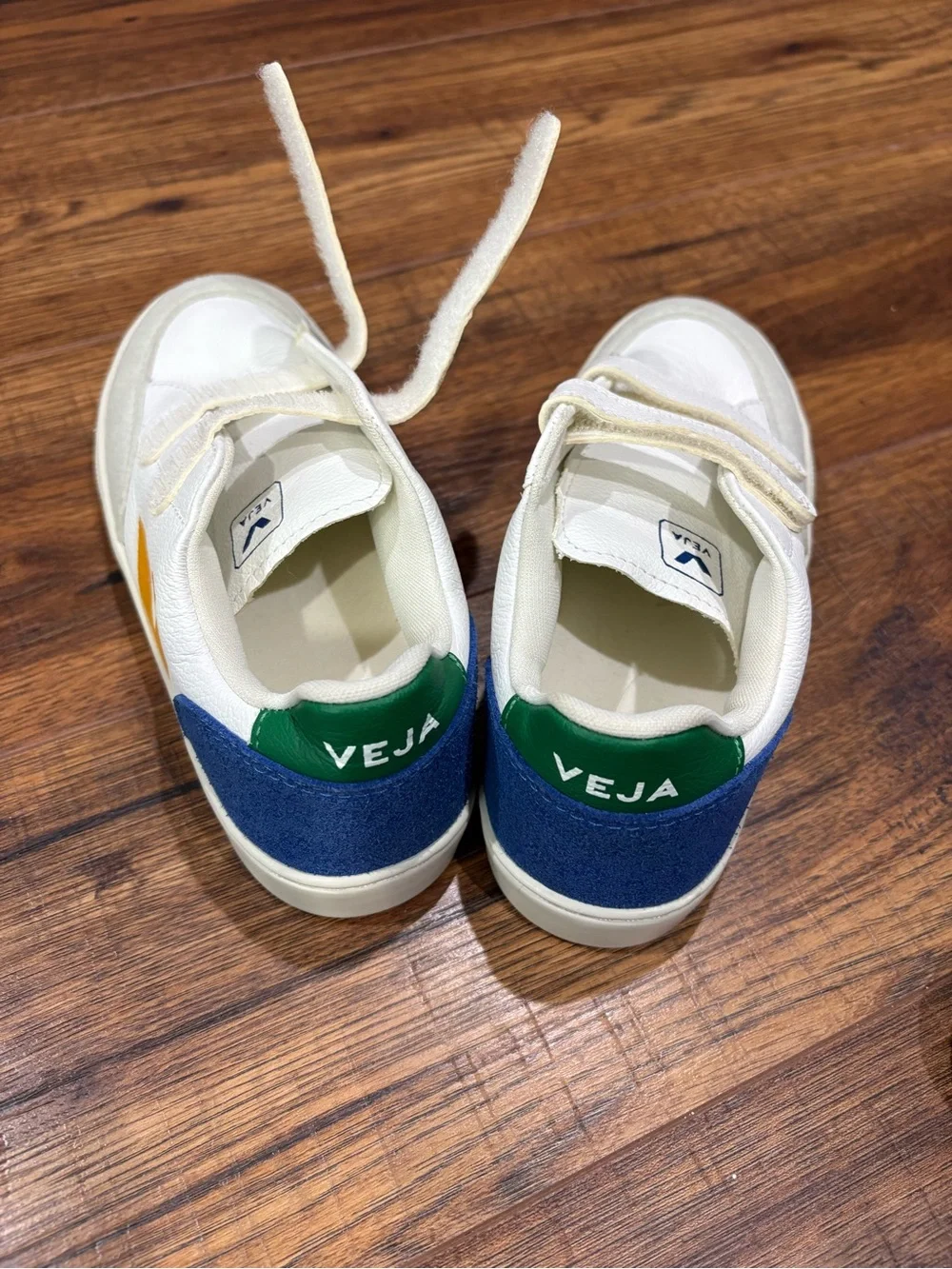Veja Kids Low-Top Sneakers in White, Blue & Green